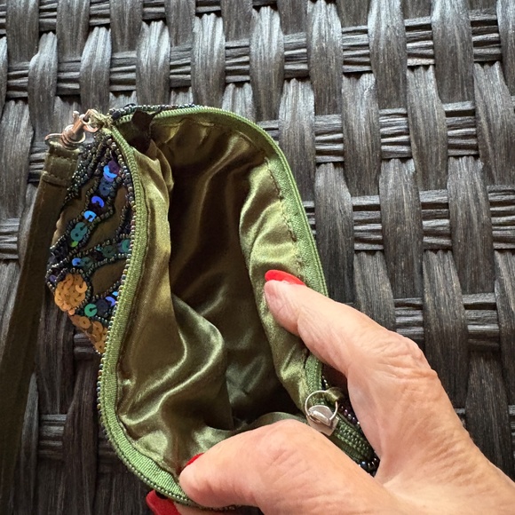 Sequin Green and Gold Clutch - Picture 3 of 4